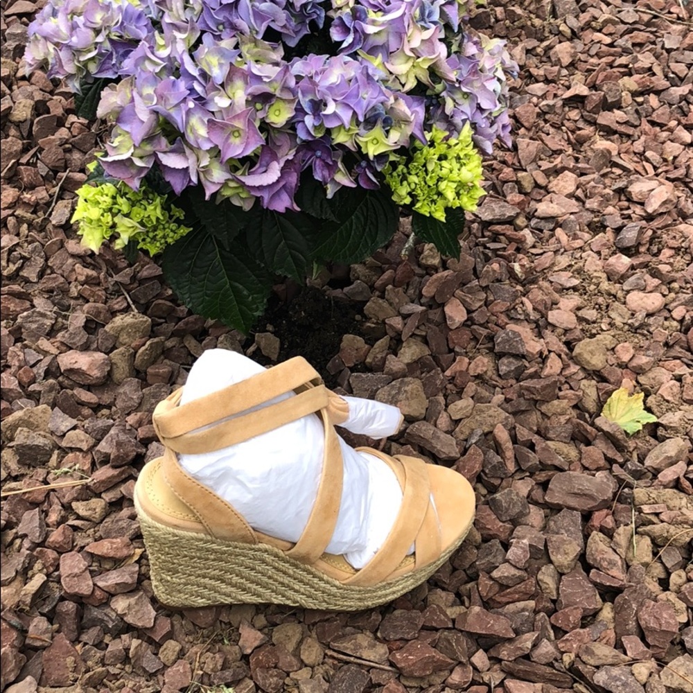 Gorgeous NEW splendid wedge espadrille size 6.5!! - Picture 2 of 7